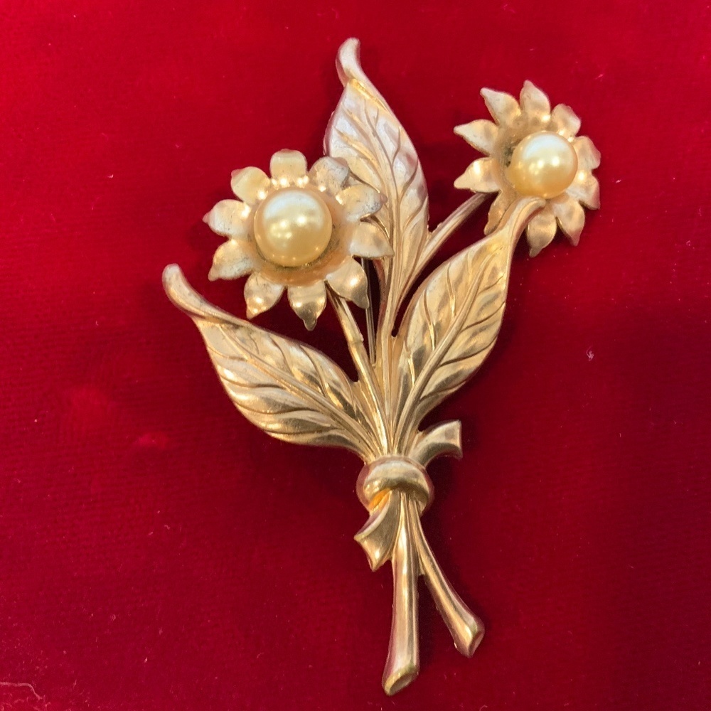 Vintage Pearl Brooch